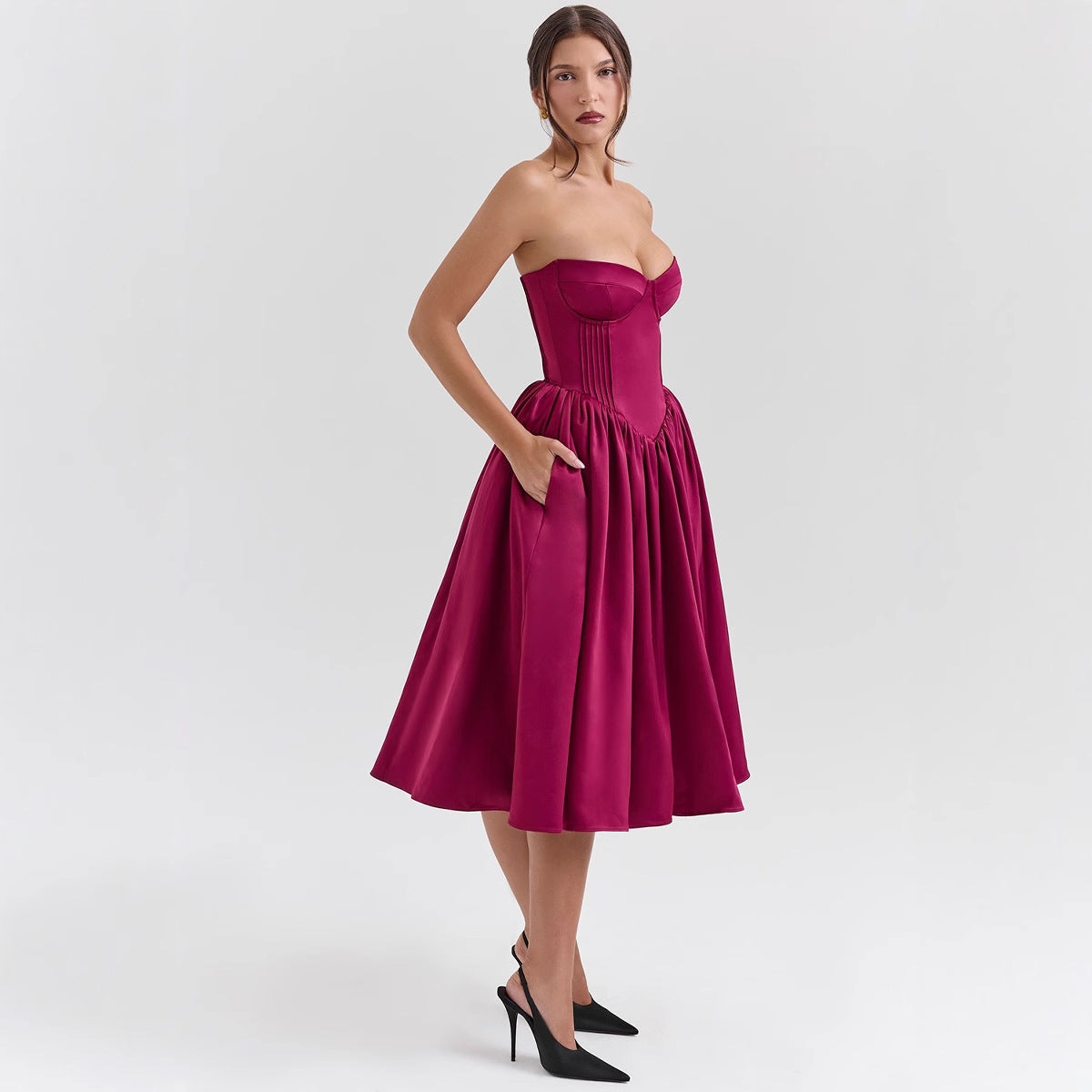 Sexy strapless dress for women in summer
